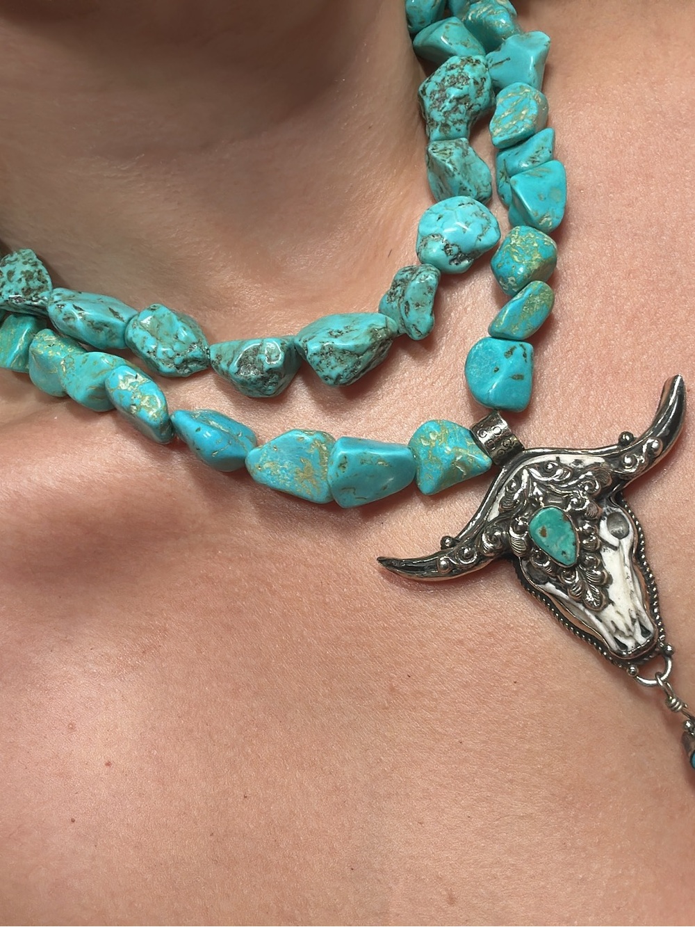 Turquoise Stone Double-Strand Necklace with Bull bone Skull Pendant - Picture 4 of 4
